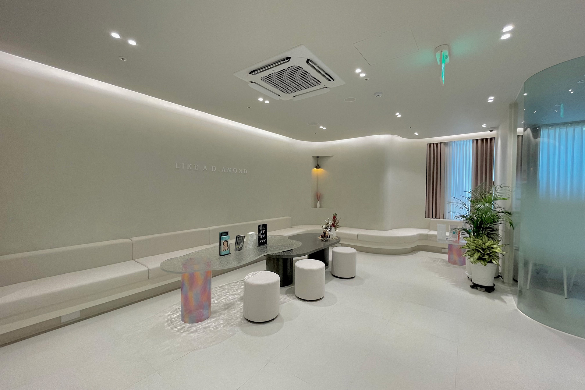 엠공일의원 내부 인테리어-2