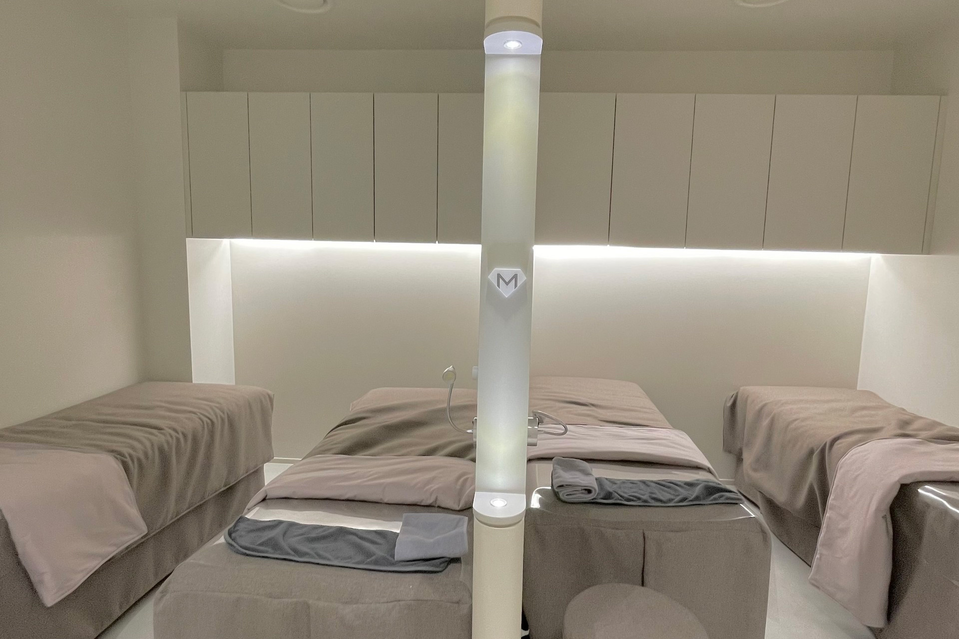 엠공일의원 내부 인테리어-8